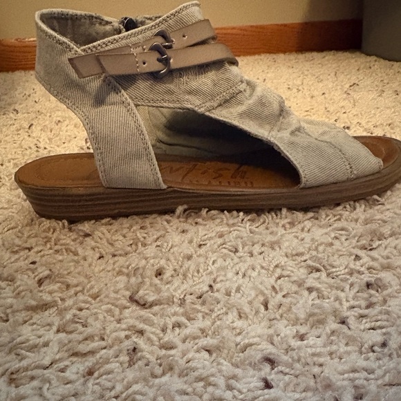 Blowfish Tan Sandals, 8.5 - Picture 2 of 4